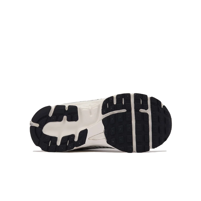 Nike Vomero 5 Sneakers - Light Gray & Metallic Silver