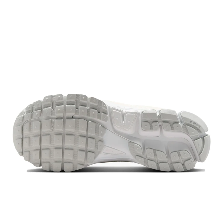Nike Vomero 5 Sneakers - White & Cream